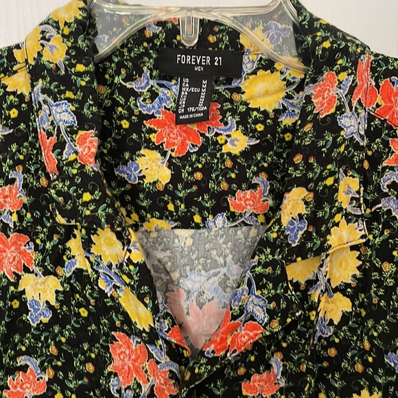 Black Flower print button down short sleeve shirt - Picture 2 of 4